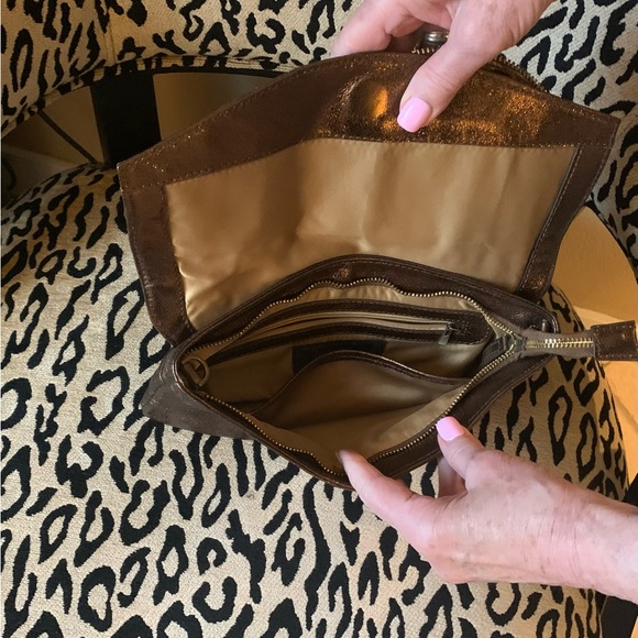 NWOT BEAUTIFUL BRONZE COLORED CLUTCH. 2COMPARTMENTS PLUS ZIPPER COMPARTMENT. - Picture 9 of 9